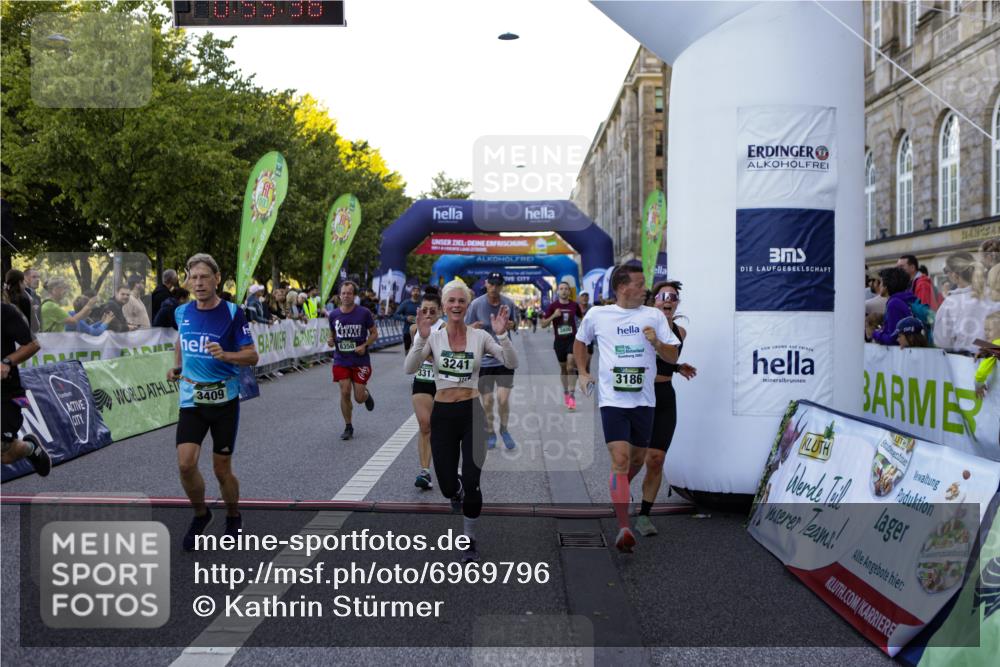 01.09.2024 - BARMER Alsterlauf Kathrin Stürmer Photography http://msf.ph/oto/6969796 01.09.2024 09:55:34 Ziel 2018, 2182, 2285, 2718, 2856, 2937, 2946, 2948, 3292, 3293, 3313, 3458, 3592, 3613, 3781, 3849, 3867, 4009, 4037, 4038, 4362, 4364, 4365, 4366, 4819, 4925, 4931, 5008, 5227, 8323, 2194, 2232, 2955, 2969, 3060, 3156, 3186, 3241, 3317, 3409, 3800, 3923, 4053, 4334, 4335, 4654, 5027, 5243, 8121, 8350 meine-sportfotos.de