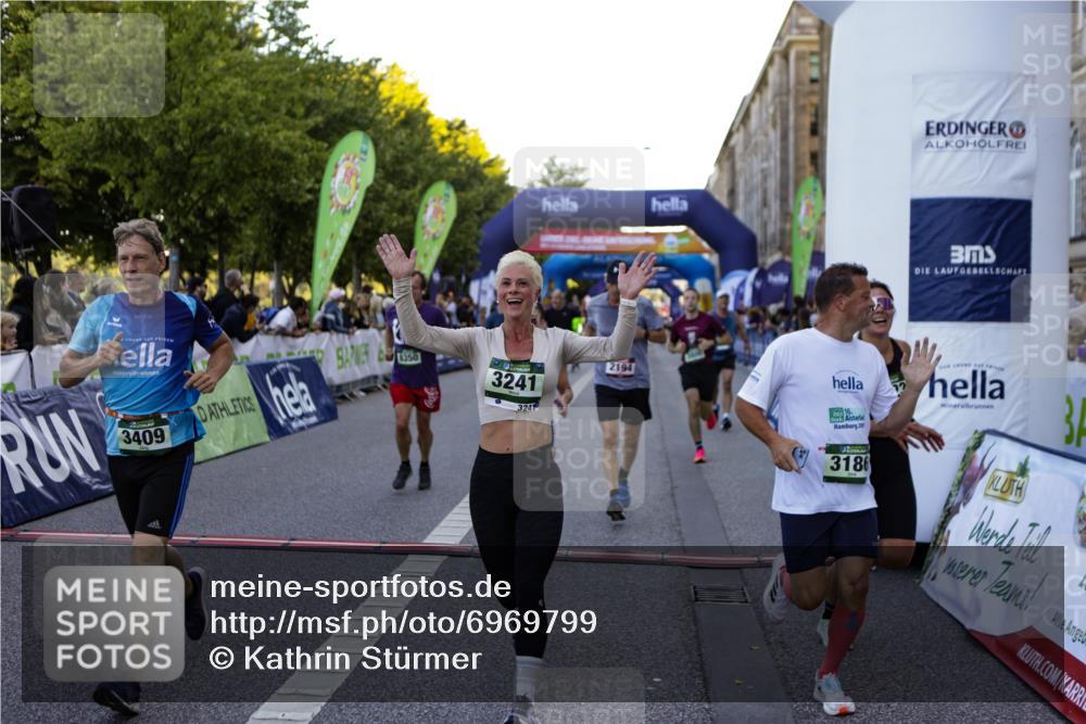 01.09.2024 - BARMER Alsterlauf Kathrin Stürmer Photography http://msf.ph/oto/6969799 01.09.2024 09:55:35 Ziel 2018, 2182, 2285, 2718, 2856, 2937, 2946, 2948, 3292, 3293, 3313, 3458, 3592, 3613, 3781, 3849, 3867, 4009, 4037, 4038, 4362, 4364, 4365, 4366, 4459, 4819, 4925, 4931, 5008, 5227, 8323, 2194, 2232, 2955, 3060, 3156, 3186, 3241, 3317, 3409, 3800, 3923, 4053, 4654, 5027, 5082, 5109, 5243, 8350 meine-sportfotos.de