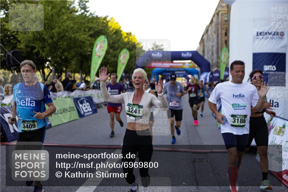 01.09.2024 - BARMER Alsterlauf Kathrin Stürmer Photography http://msf.ph/oto/6969800 01.09.2024 09:55:35 Ziel 2018, 2182, 2285, 2718, 2856, 2937, 2946, 2948, 3292, 3293, 3313, 3458, 3592, 3613, 3781, 3849, 3867, 4009, 4037, 4038, 4362, 4364, 4365, 4366, 4459, 4819, 4925, 4931, 5008, 5227, 8323, 2194, 2232, 2955, 3060, 3156, 3186, 3241, 3317, 3409, 3800, 3923, 4053, 4654, 5027, 5082, 5109, 5243, 8350 meine-sportfotos.de