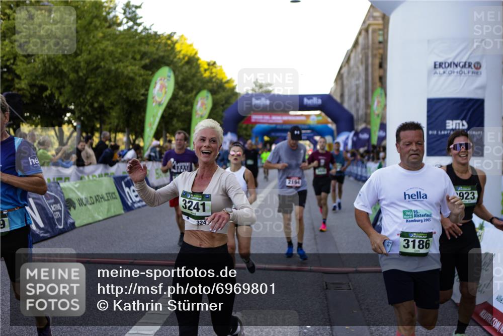 01.09.2024 - BARMER Alsterlauf Kathrin Stürmer Photography http://msf.ph/oto/6969801 01.09.2024 09:55:35 Ziel 2018, 2182, 2285, 2718, 2856, 2937, 2946, 2948, 3292, 3293, 3313, 3458, 3592, 3613, 3781, 3849, 3867, 4009, 4037, 4038, 4362, 4364, 4365, 4366, 4459, 4819, 4925, 4931, 5008, 5227, 8323, 2194, 2232, 2955, 3060, 3156, 3186, 3241, 3317, 3409, 3800, 3923, 4053, 4654, 5027, 5082, 5109, 5243, 8350 meine-sportfotos.de