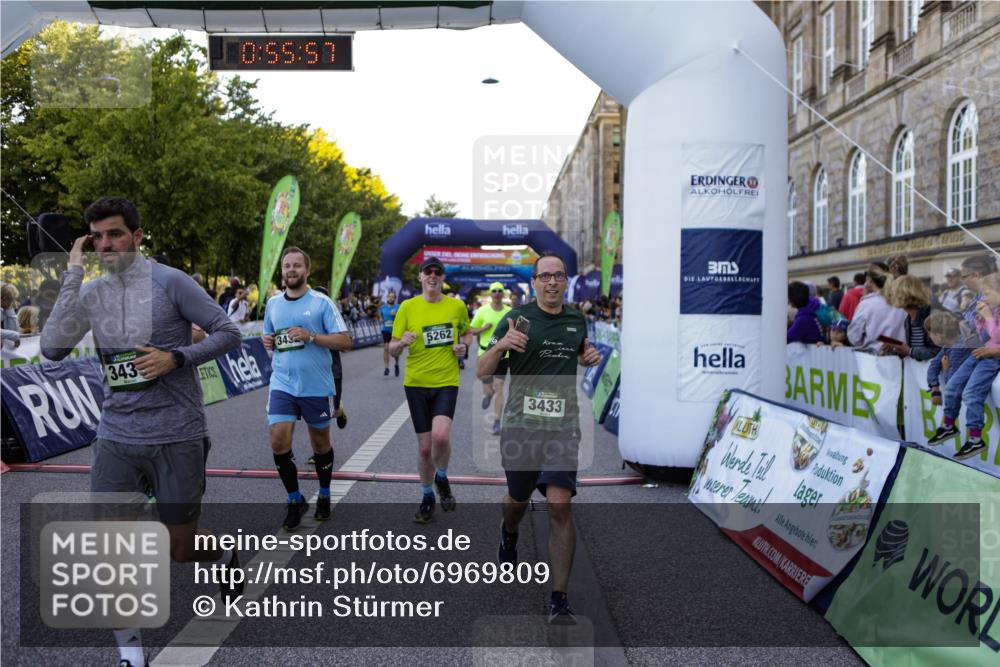 01.09.2024 - BARMER Alsterlauf Kathrin Stürmer Photography http://msf.ph/oto/6969809 01.09.2024 09:55:55 Ziel 2157, 2298, 2305, 2547, 2673, 2707, 2772, 2978, 2996, 3120, 3153, 3296, 3649, 3657, 4160, 4161, 4320, 4409, 4459, 4504, 4717, 4918, 5123, 5200, 5239, 5271, 5288, 5304, 8129, 2100, 2195, 2458, 2616, 2782, 3423, 3431, 3432, 3433, 3703, 3857, 3989, 4187, 4476, 4718, 4782, 4866, 4899, 4946, 5108, 5226, 5262 meine-sportfotos.de