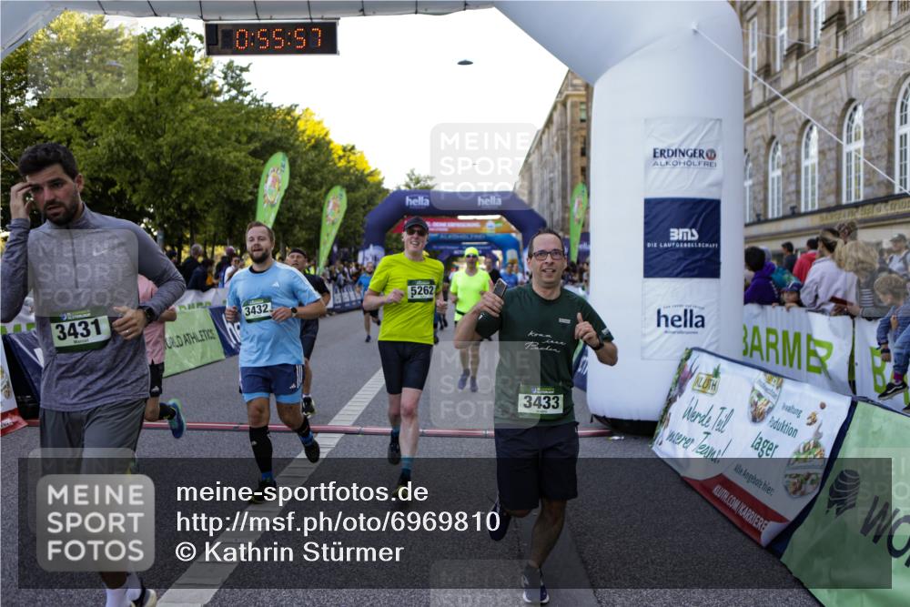 01.09.2024 - BARMER Alsterlauf Kathrin Stürmer Photography http://msf.ph/oto/6969810 01.09.2024 09:55:55 Ziel 2157, 2298, 2305, 2547, 2673, 2707, 2772, 2978, 2996, 3120, 3153, 3296, 3649, 3657, 4160, 4161, 4320, 4409, 4459, 4504, 4717, 4918, 5123, 5200, 5239, 5271, 5288, 5304, 8129, 2100, 2195, 2458, 2616, 2782, 3423, 3431, 3432, 3433, 3703, 3857, 3989, 4187, 4476, 4718, 4782, 4866, 4899, 4946, 5108, 5226, 5262 meine-sportfotos.de