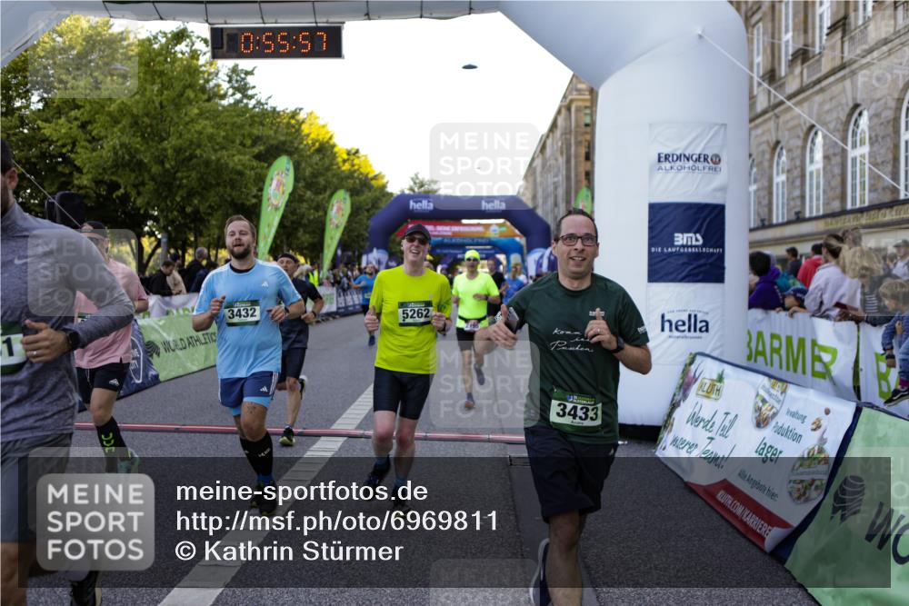 01.09.2024 - BARMER Alsterlauf Kathrin Stürmer Photography http://msf.ph/oto/6969811 01.09.2024 09:55:55 Ziel 2157, 2298, 2305, 2547, 2673, 2707, 2772, 2978, 2996, 3120, 3153, 3296, 3649, 3657, 4160, 4161, 4320, 4409, 4459, 4504, 4717, 4918, 5123, 5200, 5239, 5271, 5288, 5304, 8129, 2100, 2195, 2458, 2616, 2782, 3423, 3431, 3432, 3433, 3703, 3857, 3989, 4187, 4476, 4718, 4782, 4866, 4899, 4946, 5108, 5226, 5262 meine-sportfotos.de