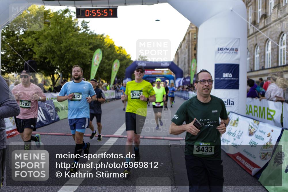01.09.2024 - BARMER Alsterlauf Kathrin Stürmer Photography http://msf.ph/oto/6969812 01.09.2024 09:55:55 Ziel 2157, 2298, 2305, 2547, 2673, 2707, 2772, 2978, 2996, 3120, 3153, 3296, 3649, 3657, 4160, 4161, 4320, 4409, 4459, 4504, 4717, 4918, 5123, 5200, 5239, 5271, 5288, 5304, 8129, 2100, 2195, 2458, 2616, 2782, 3423, 3431, 3432, 3433, 3703, 3857, 3989, 4187, 4476, 4718, 4782, 4866, 4899, 4946, 5108, 5226, 5262 meine-sportfotos.de