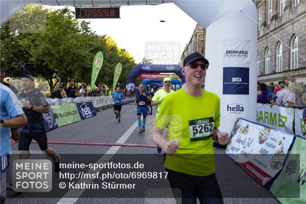 01.09.2024 - BARMER Alsterlauf Kathrin Stürmer Photography http://msf.ph/oto/6969817 01.09.2024 09:55:56 Ziel 2157, 2298, 2305, 2547, 2673, 2707, 2772, 2978, 2996, 3120, 3153, 3296, 3649, 3657, 4160, 4161, 4320, 4409, 4504, 4717, 4918, 5123, 5200, 5239, 5271, 5288, 5304, 8129, 2100, 2195, 2458, 2616, 2782, 3117, 3423, 3431, 3432, 3433, 3548, 3703, 3857, 3989, 4187, 4476, 4718, 4782, 4866, 4899, 4946, 5108, 5226, 5262 meine-sportfotos.de