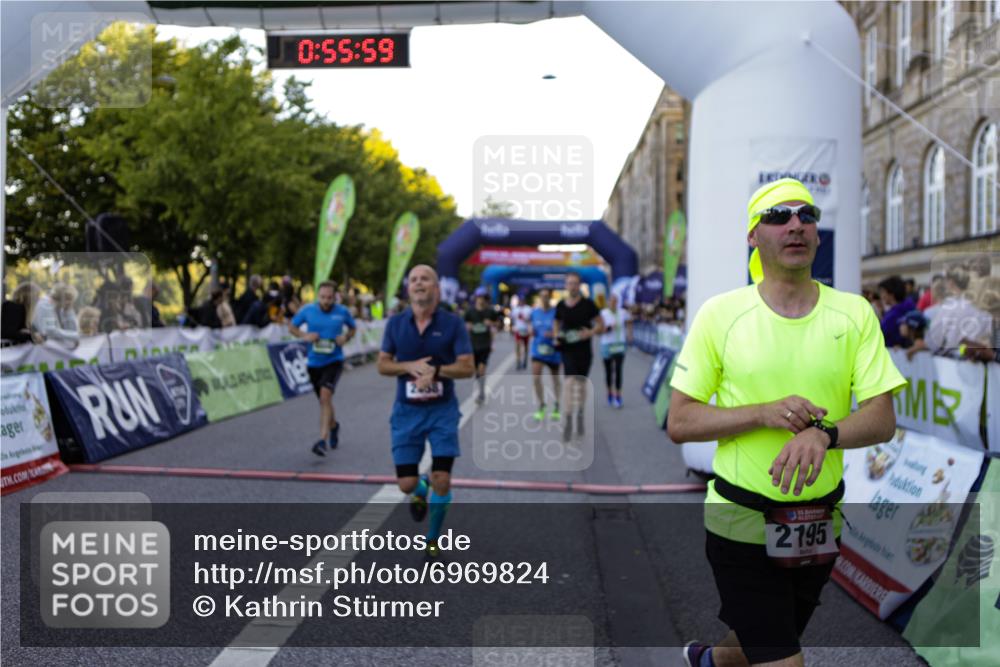 01.09.2024 - BARMER Alsterlauf Kathrin Stürmer Photography http://msf.ph/oto/6969824 01.09.2024 09:55:57 Ziel 2157, 2298, 2305, 2317, 2547, 2673, 2707, 2772, 2978, 2996, 3120, 3153, 3296, 3649, 3657, 4160, 4320, 4409, 4504, 4918, 5110, 5123, 5200, 5239, 5271, 5288, 5304, 8129, 2100, 2195, 2458, 2616, 2782, 3117, 3181, 3423, 3431, 3432, 3433, 3548, 3703, 3857, 3989, 4187, 4476, 4718, 4782, 4866, 4899, 4946, 5108, 5226, 5262 meine-sportfotos.de