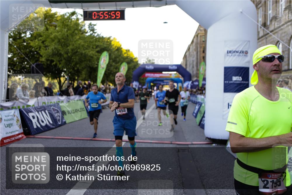 01.09.2024 - BARMER Alsterlauf Kathrin Stürmer Photography http://msf.ph/oto/6969825 01.09.2024 09:55:58 Ziel 2157, 2298, 2305, 2317, 2547, 2673, 2707, 2772, 2978, 2996, 3120, 3153, 3296, 3649, 3657, 4160, 4320, 4409, 4504, 4918, 5110, 5123, 5200, 5239, 5271, 5304, 8129, 2100, 2195, 2458, 2616, 2782, 3117, 3181, 3423, 3431, 3432, 3433, 3548, 3703, 3857, 3989, 4187, 4476, 4718, 4782, 4866, 4899, 4946, 5108, 5226, 5262 meine-sportfotos.de