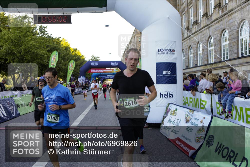 01.09.2024 - BARMER Alsterlauf Kathrin Stürmer Photography http://msf.ph/oto/6969826 01.09.2024 09:56:00 Ziel 2157, 2298, 2305, 2317, 2673, 2707, 2772, 2996, 3120, 3153, 3296, 3649, 3657, 3945, 4160, 4320, 4409, 4504, 4918, 5110, 5123, 5176, 5200, 5239, 5271, 5304, 8129, 2022, 2100, 2195, 2458, 2542, 2616, 3117, 3143, 3181, 3277, 3423, 3431, 3432, 3433, 3548, 3703, 3857, 3989, 4718, 4782, 4866, 4899, 4946, 5108, 5226, 5262 meine-sportfotos.de