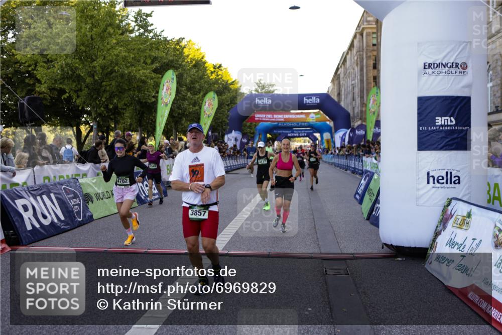 01.09.2024 - BARMER Alsterlauf Kathrin Stürmer Photography http://msf.ph/oto/6969829 01.09.2024 09:56:03 Ziel 2298, 2305, 2317, 2415, 2673, 2707, 2772, 2996, 3120, 3153, 3296, 3649, 3657, 3859, 3945, 4160, 4320, 4409, 4504, 4918, 5110, 5123, 5176, 5200, 5239, 5271, 5304, 8129, 2022, 2359, 2360, 2458, 2542, 2616, 3117, 3143, 3181, 3277, 3548, 3857, 3989, 4718, 4782, 4866, 4946, 5108, 5226, 8203 meine-sportfotos.de