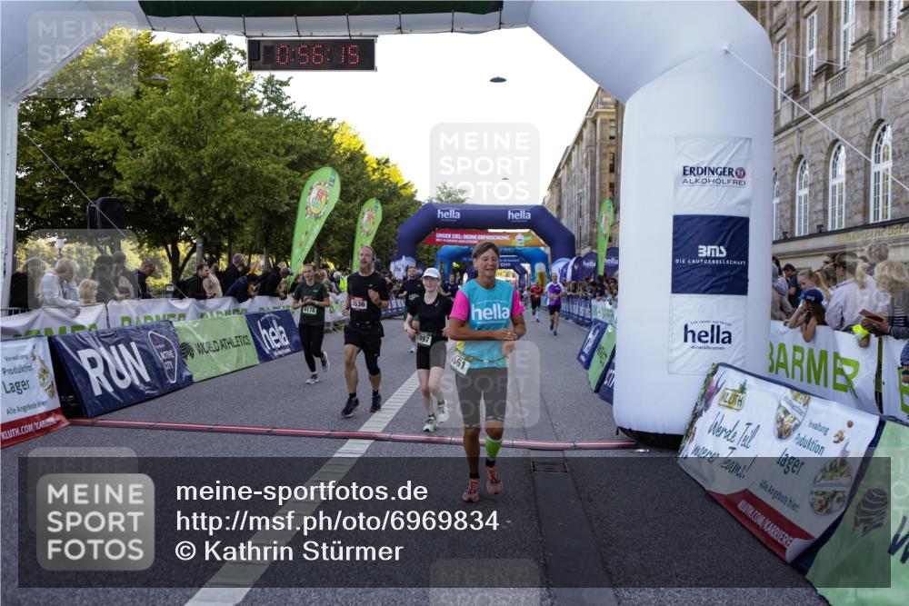 01.09.2024 - BARMER Alsterlauf Kathrin Stürmer Photography http://msf.ph/oto/6969834 01.09.2024 09:56:13 Ziel 2305, 2317, 2319, 2405, 2415, 2426, 2996, 3359, 3657, 3859, 3945, 4260, 4350, 4462, 4768, 4769, 5035, 5110, 5176, 5239, 5304, 8059, 2022, 2359, 2360, 2542, 2874, 2914, 3143, 3277, 3425, 3536, 3561, 3872, 3884, 3997, 4178, 4357, 4735, 4896, 8203 meine-sportfotos.de