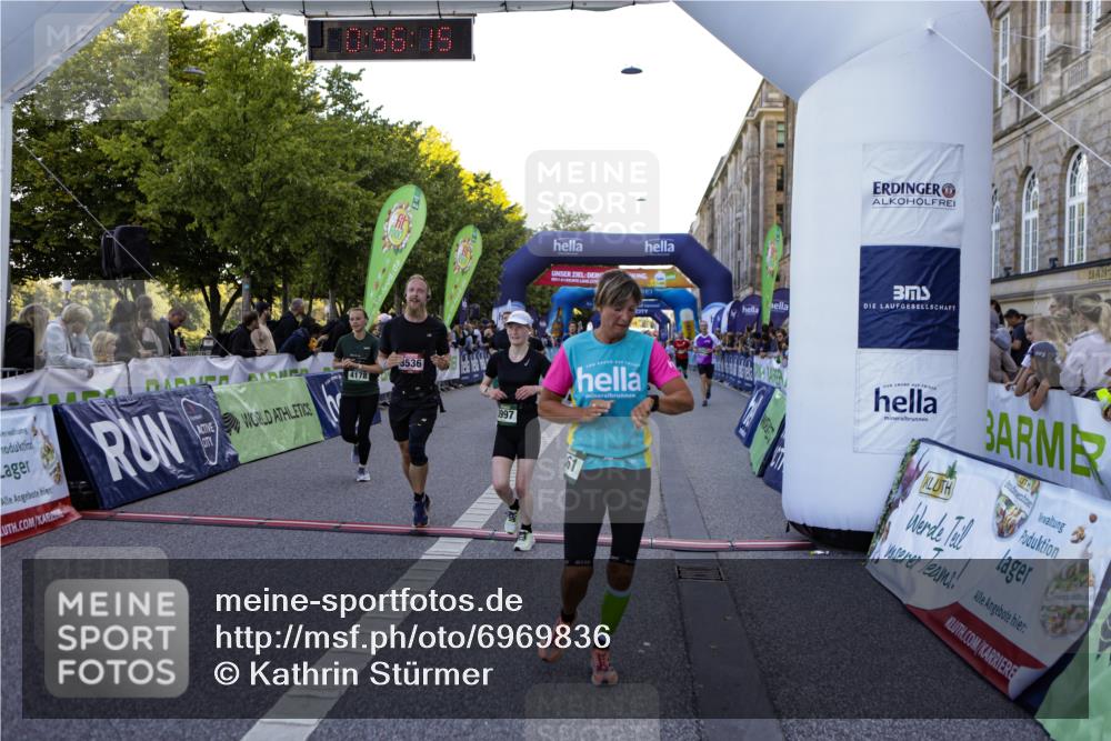 01.09.2024 - BARMER Alsterlauf Kathrin Stürmer Photography http://msf.ph/oto/6969836 01.09.2024 09:56:13 Ziel 2305, 2317, 2319, 2405, 2415, 2426, 2996, 3359, 3657, 3859, 3945, 4260, 4350, 4462, 4768, 4769, 5035, 5110, 5176, 5239, 5304, 8059, 2022, 2359, 2360, 2542, 2874, 2914, 3143, 3277, 3425, 3536, 3561, 3872, 3884, 3997, 4178, 4357, 4735, 4896, 8203 meine-sportfotos.de