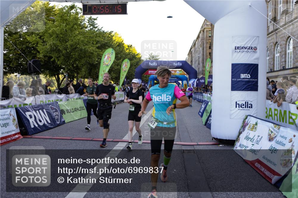 01.09.2024 - BARMER Alsterlauf Kathrin Stürmer Photography http://msf.ph/oto/6969837 01.09.2024 09:56:13 Ziel 2305, 2317, 2319, 2405, 2415, 2426, 2996, 3359, 3657, 3859, 3945, 4260, 4350, 4462, 4768, 4769, 5035, 5110, 5176, 5239, 5304, 8059, 2022, 2359, 2360, 2542, 2874, 2914, 3143, 3277, 3425, 3536, 3561, 3872, 3884, 3997, 4178, 4357, 4735, 4896, 8203 meine-sportfotos.de