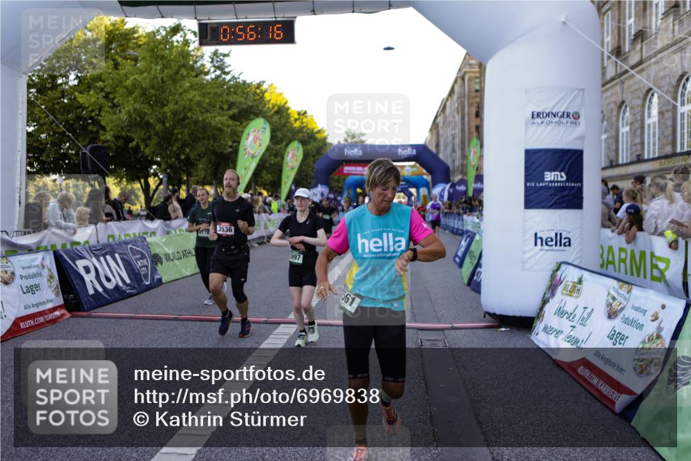 01.09.2024 - BARMER Alsterlauf Kathrin Stürmer Photography http://msf.ph/oto/6969838 01.09.2024 09:56:13 Ziel 2305, 2317, 2319, 2405, 2415, 2426, 2996, 3359, 3657, 3859, 3945, 4260, 4350, 4462, 4768, 4769, 5035, 5110, 5176, 5239, 5304, 8059, 2022, 2359, 2360, 2542, 2874, 2914, 3143, 3277, 3425, 3536, 3561, 3872, 3884, 3997, 4178, 4357, 4735, 4896, 8203 meine-sportfotos.de