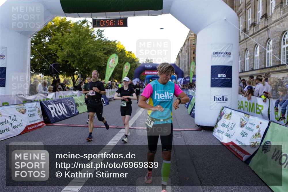 01.09.2024 - BARMER Alsterlauf Kathrin Stürmer Photography http://msf.ph/oto/6969839 01.09.2024 09:56:13 Ziel 2305, 2317, 2319, 2405, 2415, 2426, 2996, 3359, 3657, 3859, 3945, 4260, 4350, 4462, 4768, 4769, 5035, 5110, 5176, 5239, 5304, 8059, 2022, 2359, 2360, 2542, 2874, 2914, 3143, 3277, 3425, 3536, 3561, 3872, 3884, 3997, 4178, 4357, 4735, 4896, 8203 meine-sportfotos.de