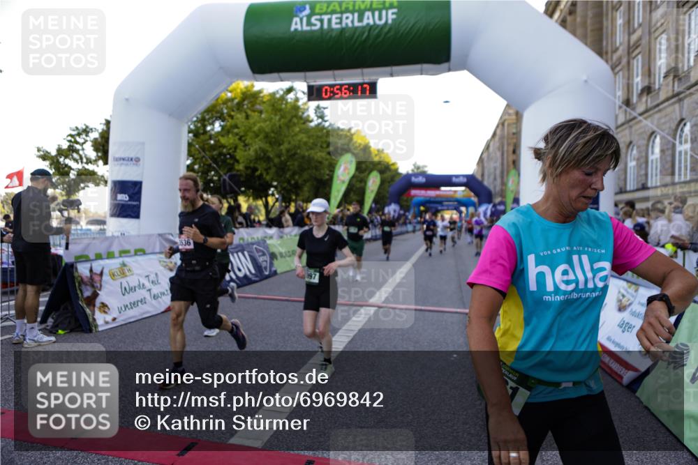 01.09.2024 - BARMER Alsterlauf Kathrin Stürmer Photography http://msf.ph/oto/6969842 01.09.2024 09:56:14 Ziel 2305, 2317, 2319, 2405, 2415, 2426, 2996, 3358, 3359, 3859, 3945, 4260, 4280, 4350, 4462, 4768, 4769, 5035, 5110, 5176, 5239, 8059, 2022, 2359, 2360, 2542, 2874, 2914, 3143, 3207, 3277, 3425, 3536, 3561, 3872, 3884, 3997, 4128, 4178, 4357, 4735, 4896, 8203 meine-sportfotos.de