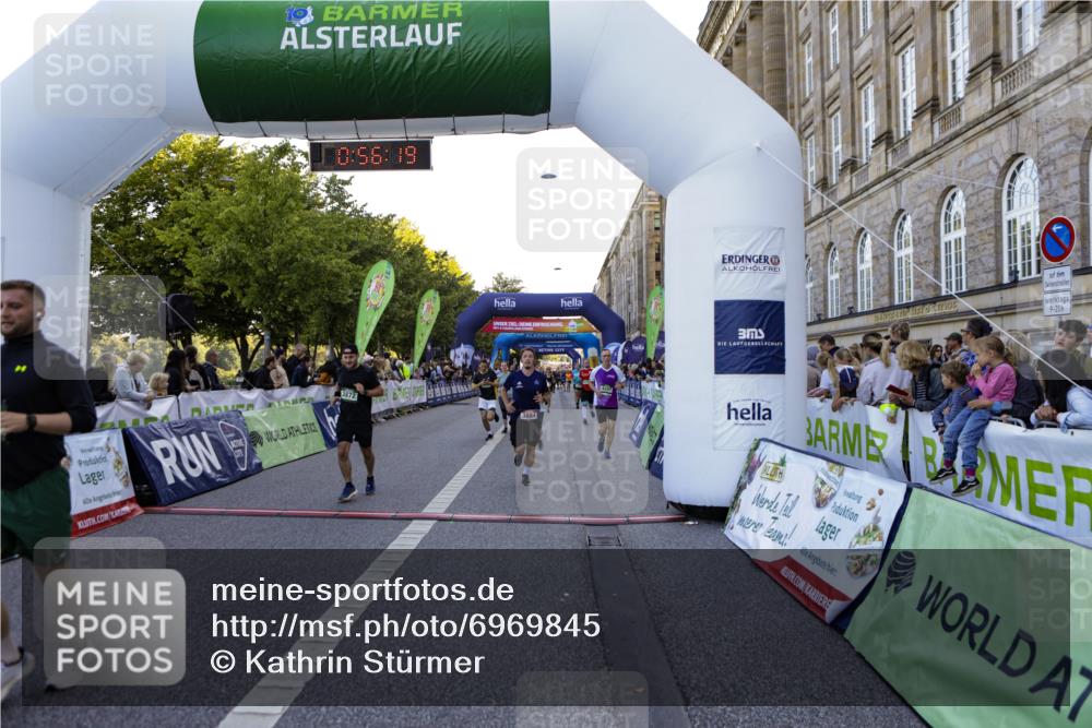01.09.2024 - BARMER Alsterlauf Kathrin Stürmer Photography http://msf.ph/oto/6969845 01.09.2024 09:56:16 Ziel 2317, 2319, 2342, 2405, 2415, 2426, 3054, 3229, 3358, 3359, 3859, 3924, 3945, 4260, 4280, 4350, 4462, 4768, 4769, 5035, 5110, 5176, 8059, 2359, 2360, 2874, 2914, 3207, 3352, 3425, 3536, 3561, 3872, 3884, 3929, 3997, 4128, 4178, 4357, 4735, 4736, 4896, 8203 meine-sportfotos.de