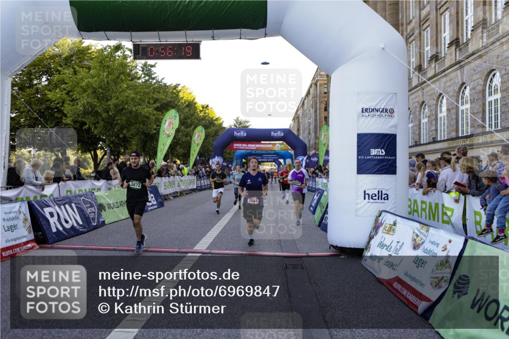 01.09.2024 - BARMER Alsterlauf Kathrin Stürmer Photography http://msf.ph/oto/6969847 01.09.2024 09:56:17 Ziel 2317, 2319, 2342, 2405, 2415, 2426, 3054, 3229, 3358, 3359, 3859, 3924, 3945, 4065, 4260, 4280, 4350, 4462, 4768, 4769, 5035, 5110, 5176, 8059, 2874, 2914, 3207, 3352, 3425, 3536, 3561, 3872, 3884, 3929, 3997, 4128, 4178, 4357, 4473, 4735, 4736, 4896 meine-sportfotos.de
