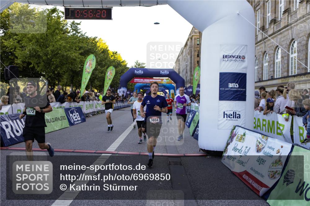 01.09.2024 - BARMER Alsterlauf Kathrin Stürmer Photography http://msf.ph/oto/6969850 01.09.2024 09:56:17 Ziel 2317, 2319, 2342, 2405, 2415, 2426, 3054, 3229, 3358, 3359, 3859, 3924, 3945, 4065, 4260, 4280, 4350, 4462, 4768, 4769, 5035, 5110, 5176, 8059, 2874, 2914, 3207, 3352, 3425, 3536, 3561, 3872, 3884, 3929, 3997, 4128, 4178, 4357, 4473, 4735, 4736, 4896 meine-sportfotos.de