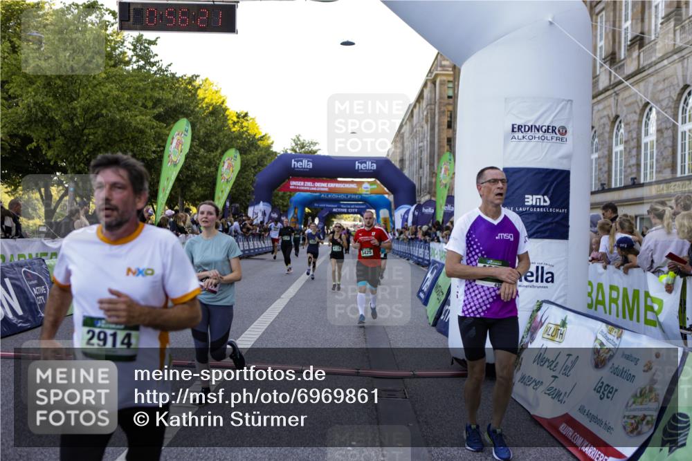 01.09.2024 - BARMER Alsterlauf Kathrin Stürmer Photography http://msf.ph/oto/6969861 01.09.2024 09:56:19 Ziel 2319, 2342, 2405, 2415, 2426, 3054, 3229, 3358, 3359, 3859, 3924, 3945, 4065, 4260, 4280, 4350, 4462, 4768, 4769, 5035, 5176, 8059, 2874, 2914, 3191, 3207, 3352, 3425, 3536, 3561, 3872, 3884, 3929, 3997, 4023, 4128, 4178, 4357, 4473, 4735, 4736, 4896 meine-sportfotos.de