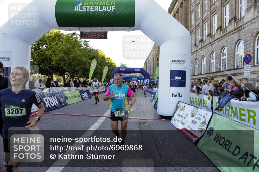 01.09.2024 - BARMER Alsterlauf Kathrin Stürmer Photography http://msf.ph/oto/6969868 01.09.2024 09:56:24 Ziel 2319, 2342, 2405, 2426, 2525, 3054, 3229, 3321, 3337, 3358, 3359, 3924, 4065, 4260, 4280, 4350, 4462, 4550, 4733, 4768, 4769, 4880, 5035, 5104, 5280, 8059, 2049, 2231, 2371, 2869, 2874, 2914, 3184, 3191, 3207, 3352, 3425, 3453, 3822, 3872, 3884, 3929, 4023, 4128, 4357, 4473, 4584, 4655, 4736, 4896, 8237 meine-sportfotos.de
