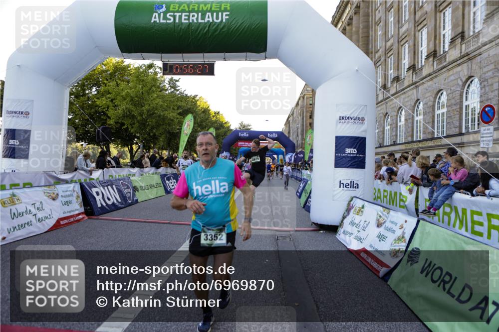 01.09.2024 - BARMER Alsterlauf Kathrin Stürmer Photography http://msf.ph/oto/6969870 01.09.2024 09:56:24 Ziel 2319, 2342, 2405, 2426, 2525, 3054, 3229, 3321, 3337, 3358, 3359, 3924, 4065, 4260, 4280, 4350, 4462, 4550, 4733, 4768, 4769, 4880, 5035, 5104, 5280, 8059, 2049, 2231, 2371, 2869, 2874, 2914, 3184, 3191, 3207, 3352, 3425, 3453, 3822, 3872, 3884, 3929, 4023, 4128, 4357, 4473, 4584, 4655, 4736, 4896, 8237 meine-sportfotos.de