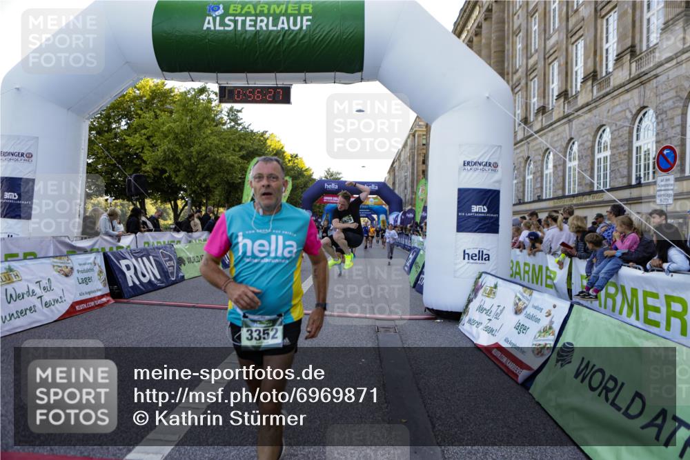 01.09.2024 - BARMER Alsterlauf Kathrin Stürmer Photography http://msf.ph/oto/6969871 01.09.2024 09:56:25 Ziel 2319, 2342, 2405, 2426, 2525, 3054, 3229, 3321, 3335, 3337, 3358, 3359, 3924, 4065, 4260, 4280, 4350, 4462, 4550, 4733, 4750, 4768, 4769, 4880, 5035, 5104, 5280, 8059, 2049, 2231, 2371, 2869, 2874, 2914, 3144, 3184, 3191, 3207, 3352, 3425, 3453, 3822, 3929, 4023, 4128, 4264, 4357, 4473, 4584, 4655, 4736, 4896, 8237 meine-sportfotos.de
