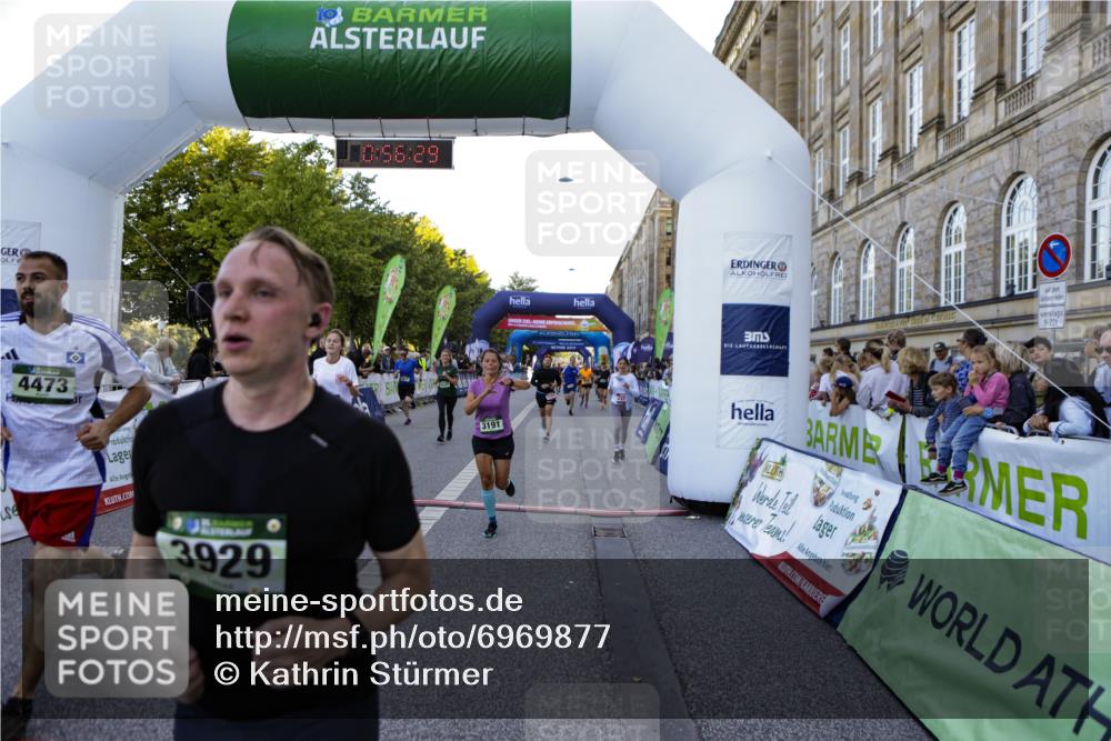 01.09.2024 - BARMER Alsterlauf Kathrin Stürmer Photography http://msf.ph/oto/6969877 01.09.2024 09:56:26 Ziel 2319, 2342, 2405, 2426, 2525, 2867, 3054, 3229, 3321, 3335, 3337, 3358, 3359, 3924, 4065, 4260, 4280, 4350, 4462, 4550, 4733, 4750, 4768, 4769, 4880, 5035, 5104, 5280, 2049, 2231, 2371, 2869, 2874, 3144, 3184, 3191, 3207, 3352, 3425, 3453, 3822, 3929, 4023, 4128, 4264, 4473, 4584, 4655, 4736, 8237 meine-sportfotos.de