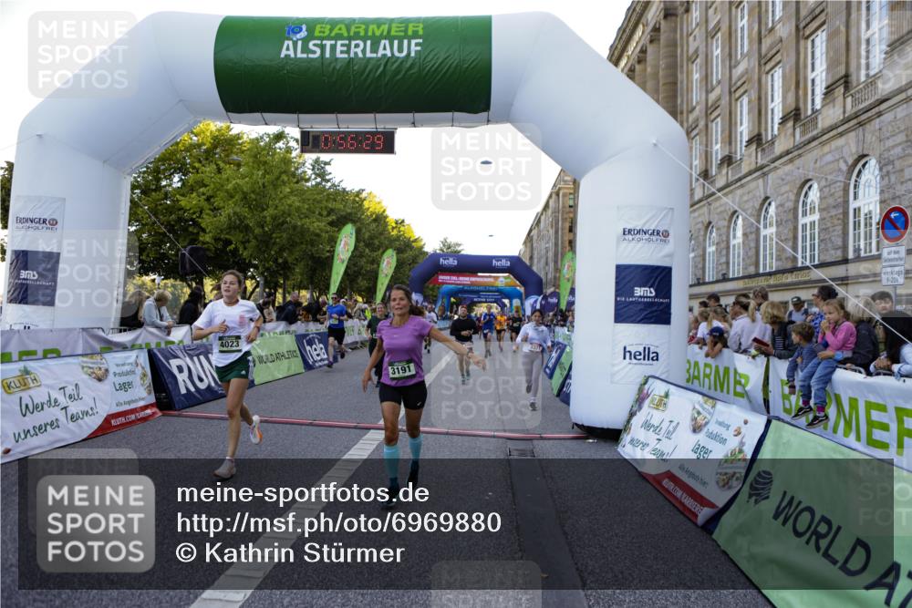 01.09.2024 - BARMER Alsterlauf Kathrin Stürmer Photography http://msf.ph/oto/6969880 01.09.2024 09:56:27 Ziel 2319, 2342, 2400, 2405, 2426, 2525, 2867, 3054, 3229, 3321, 3335, 3337, 3345, 3358, 3359, 3870, 3924, 4065, 4260, 4280, 4350, 4462, 4550, 4733, 4750, 4768, 4769, 4880, 5035, 5104, 5280, 2049, 2231, 2371, 2869, 3144, 3184, 3191, 3207, 3352, 3425, 3453, 3617, 3822, 3929, 4023, 4128, 4264, 4473, 4584, 4655, 4736, 8153, 8237 meine-sportfotos.de