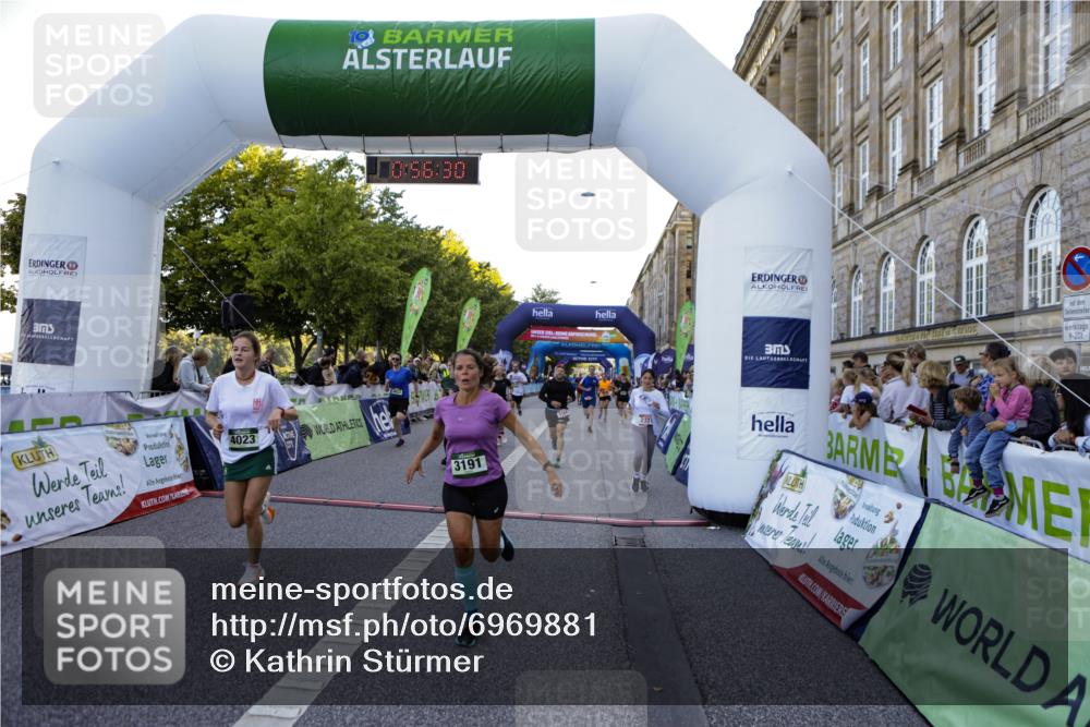 01.09.2024 - BARMER Alsterlauf Kathrin Stürmer Photography http://msf.ph/oto/6969881 01.09.2024 09:56:27 Ziel 2319, 2342, 2400, 2405, 2426, 2525, 2867, 3054, 3229, 3321, 3335, 3337, 3345, 3358, 3359, 3870, 3924, 4065, 4260, 4280, 4350, 4462, 4550, 4733, 4750, 4768, 4769, 4880, 5035, 5104, 5280, 2049, 2231, 2371, 2869, 3144, 3184, 3191, 3207, 3352, 3425, 3453, 3617, 3822, 3929, 4023, 4128, 4264, 4473, 4584, 4655, 4736, 8153, 8237 meine-sportfotos.de