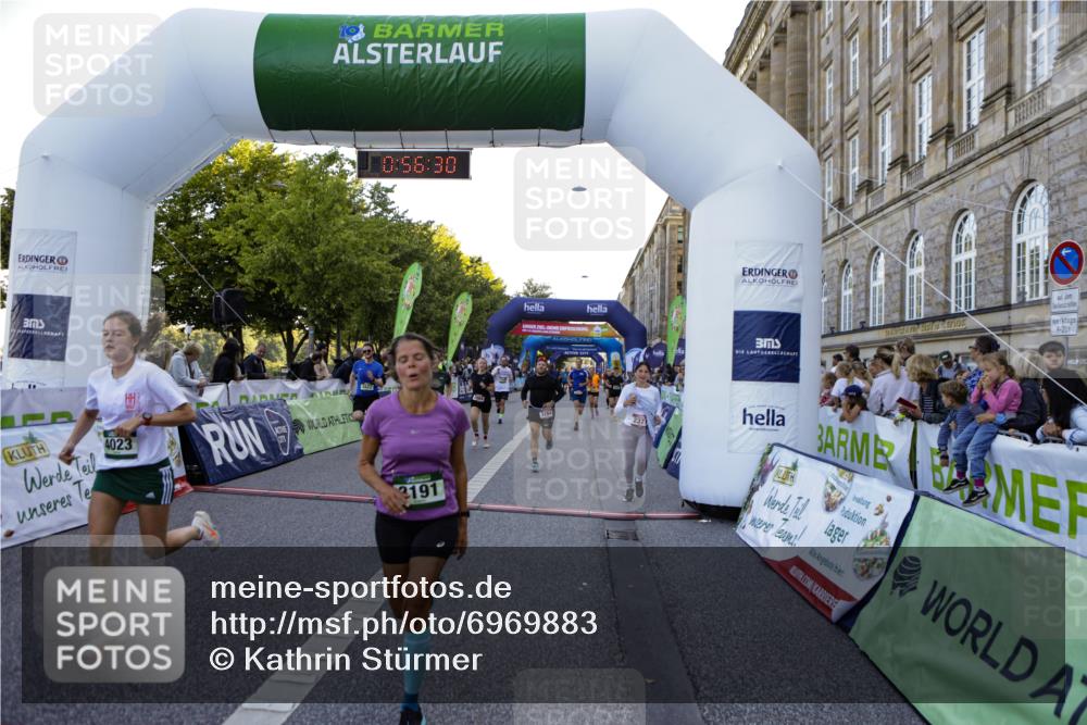01.09.2024 - BARMER Alsterlauf Kathrin Stürmer Photography http://msf.ph/oto/6969883 01.09.2024 09:56:27 Ziel 2319, 2342, 2400, 2405, 2426, 2525, 2867, 3054, 3229, 3321, 3335, 3337, 3345, 3358, 3359, 3870, 3924, 4065, 4260, 4280, 4350, 4462, 4550, 4733, 4750, 4768, 4769, 4880, 5035, 5104, 5280, 2049, 2231, 2371, 2869, 3144, 3184, 3191, 3207, 3352, 3425, 3453, 3617, 3822, 3929, 4023, 4128, 4264, 4473, 4584, 4655, 4736, 8153, 8237 meine-sportfotos.de