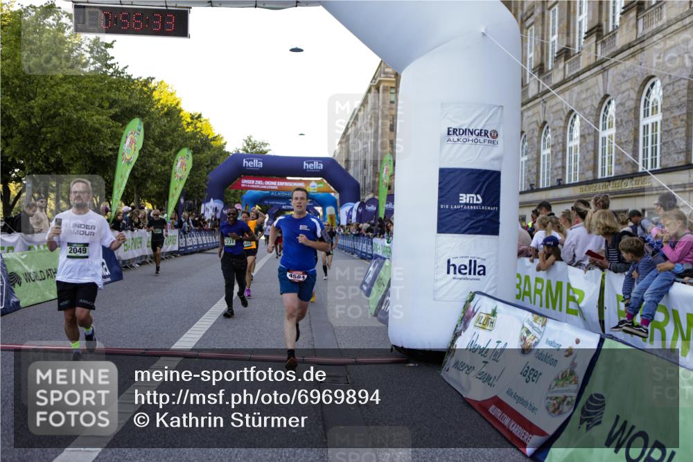 01.09.2024 - BARMER Alsterlauf Kathrin Stürmer Photography http://msf.ph/oto/6969894 01.09.2024 09:56:30 Ziel 2050, 2228, 2319, 2342, 2400, 2426, 2525, 2867, 3054, 3229, 3321, 3335, 3337, 3345, 3358, 3359, 3870, 3924, 4065, 4260, 4280, 4350, 4462, 4528, 4550, 4673, 4694, 4733, 4750, 4880, 5035, 5104, 5280, 2049, 2231, 2371, 2869, 3144, 3184, 3191, 3352, 3453, 3617, 3822, 3929, 4023, 4264, 4473, 4505, 4584, 4655, 4736, 8024, 8153, 8237 meine-sportfotos.de