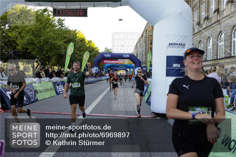 01.09.2024 - BARMER Alsterlauf Kathrin Stürmer Photography http://msf.ph/oto/6969897 01.09.2024 09:56:34 Ziel 2050, 2228, 2342, 2367, 2400, 2525, 2867, 3054, 3229, 3262, 3321, 3335, 3337, 3345, 3358, 3584, 3870, 3924, 4065, 4280, 4528, 4550, 4570, 4673, 4694, 4733, 4750, 4880, 5104, 5280, 8164, 2049, 2231, 2371, 2869, 3144, 3184, 3453, 3617, 3822, 3952, 4264, 4505, 4584, 4655, 4843, 8024, 8153, 8237 meine-sportfotos.de