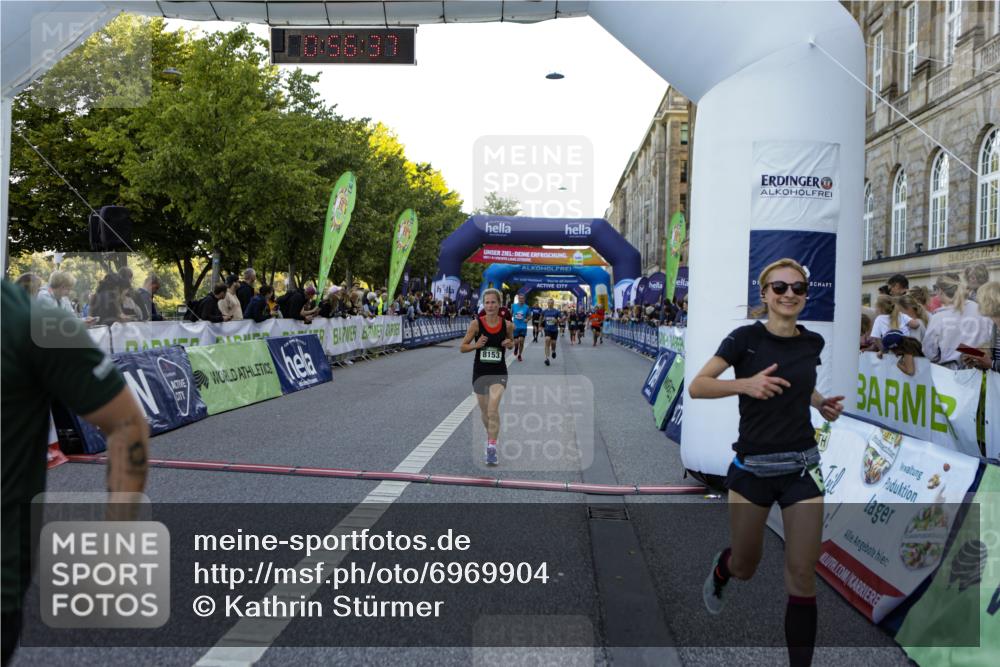01.09.2024 - BARMER Alsterlauf Kathrin Stürmer Photography http://msf.ph/oto/6969904 01.09.2024 09:56:35 Ziel 2050, 2228, 2342, 2367, 2400, 2525, 2867, 3054, 3229, 3262, 3321, 3335, 3337, 3345, 3584, 3870, 3924, 4065, 4528, 4550, 4570, 4673, 4694, 4733, 4750, 4880, 5104, 5280, 8164, 2049, 2231, 2371, 2869, 3144, 3184, 3453, 3617, 3822, 3952, 4264, 4505, 4584, 4655, 4843, 5091, 8024, 8153, 8237 meine-sportfotos.de