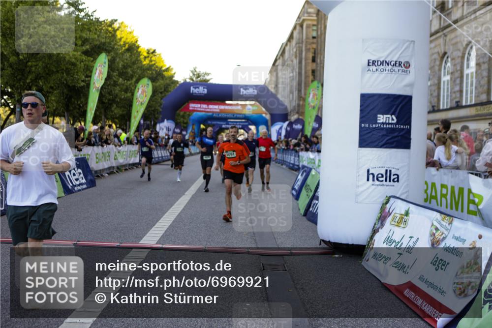01.09.2024 - BARMER Alsterlauf Kathrin Stürmer Photography http://msf.ph/oto/6969921 01.09.2024 09:56:42 Ziel 2050, 2228, 2367, 2374, 2400, 2867, 3262, 3321, 3335, 3337, 3345, 3584, 3767, 3864, 3870, 3964, 4195, 4528, 4550, 4570, 4673, 4694, 4750, 4880, 4919, 8164, 2446, 2833, 3617, 3952, 4505, 4638, 4843, 4973, 4992, 5091, 8024, 8138, 8153, 8159, 8197, 8336, 8369 meine-sportfotos.de