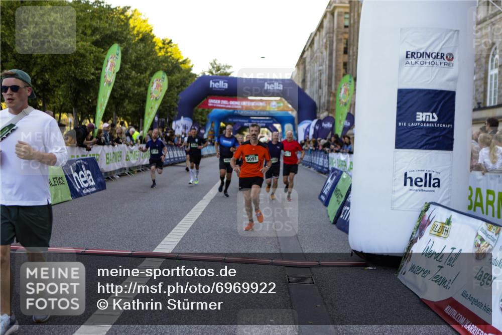 01.09.2024 - BARMER Alsterlauf Kathrin Stürmer Photography http://msf.ph/oto/6969922 01.09.2024 09:56:42 Ziel 2050, 2228, 2367, 2374, 2400, 2867, 3262, 3321, 3335, 3337, 3345, 3584, 3767, 3864, 3870, 3964, 4195, 4528, 4550, 4570, 4673, 4694, 4750, 4880, 4919, 8164, 2446, 2833, 3617, 3952, 4505, 4638, 4843, 4973, 4992, 5091, 8024, 8138, 8153, 8159, 8197, 8336, 8369 meine-sportfotos.de