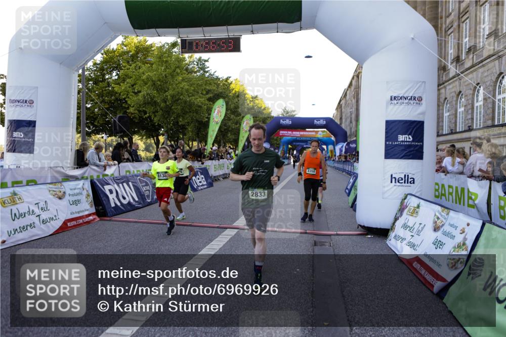 01.09.2024 - BARMER Alsterlauf Kathrin Stürmer Photography http://msf.ph/oto/6969926 01.09.2024 09:56:50 Ziel 2050, 2264, 2367, 2374, 2695, 2852, 2896, 2941, 3084, 3085, 3262, 3381, 3584, 3767, 3864, 3964, 4007, 4195, 4210, 4528, 4570, 4694, 4919, 5219, 8164, 2446, 2833, 3645, 3821, 4410, 4638, 4973, 4992, 5091, 8106, 8138, 8159, 8197, 8336, 8358, 8369 meine-sportfotos.de