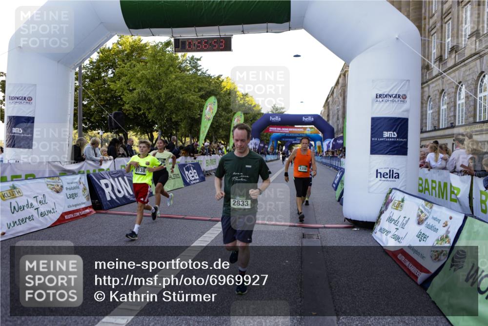 01.09.2024 - BARMER Alsterlauf Kathrin Stürmer Photography http://msf.ph/oto/6969927 01.09.2024 09:56:51 Ziel 2264, 2367, 2374, 2695, 2852, 2896, 2941, 2952, 3084, 3085, 3262, 3381, 3584, 3696, 3767, 3864, 3964, 4007, 4195, 4210, 4570, 4786, 4919, 5219, 8164, 2446, 2833, 3645, 3821, 4410, 4638, 4973, 4992, 8106, 8138, 8159, 8197, 8336, 8358, 8369 meine-sportfotos.de