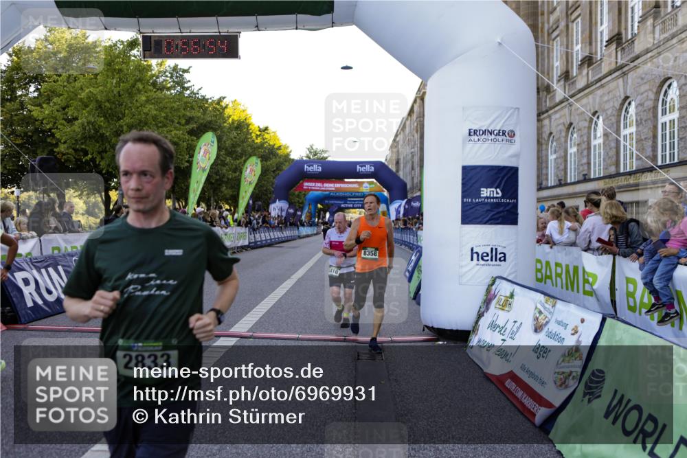 01.09.2024 - BARMER Alsterlauf Kathrin Stürmer Photography http://msf.ph/oto/6969931 01.09.2024 09:56:51 Ziel 2264, 2367, 2374, 2695, 2852, 2896, 2941, 2952, 3084, 3085, 3262, 3381, 3584, 3696, 3767, 3864, 3964, 4007, 4195, 4210, 4570, 4786, 4919, 5219, 8164, 2446, 2833, 3645, 3821, 4410, 4638, 4973, 4992, 8106, 8138, 8159, 8197, 8336, 8358, 8369 meine-sportfotos.de