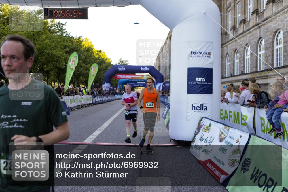 01.09.2024 - BARMER Alsterlauf Kathrin Stürmer Photography http://msf.ph/oto/6969932 01.09.2024 09:56:51 Ziel 2264, 2367, 2374, 2695, 2852, 2896, 2941, 2952, 3084, 3085, 3262, 3381, 3584, 3696, 3767, 3864, 3964, 4007, 4195, 4210, 4570, 4786, 4919, 5219, 8164, 2446, 2833, 3645, 3821, 4410, 4638, 4973, 4992, 8106, 8138, 8159, 8197, 8336, 8358, 8369 meine-sportfotos.de