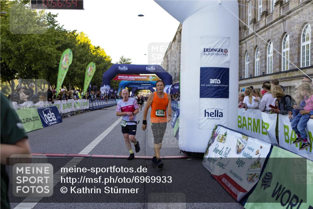 01.09.2024 - BARMER Alsterlauf Kathrin Stürmer Photography http://msf.ph/oto/6969933 01.09.2024 09:56:52 Ziel 2264, 2367, 2374, 2695, 2852, 2896, 2941, 2952, 3084, 3085, 3381, 3584, 3696, 3767, 3864, 3964, 4007, 4195, 4210, 4570, 4786, 4919, 5219, 8164, 2446, 2833, 3645, 3821, 4410, 8106, 8138, 8197, 8336, 8358, 8369 meine-sportfotos.de