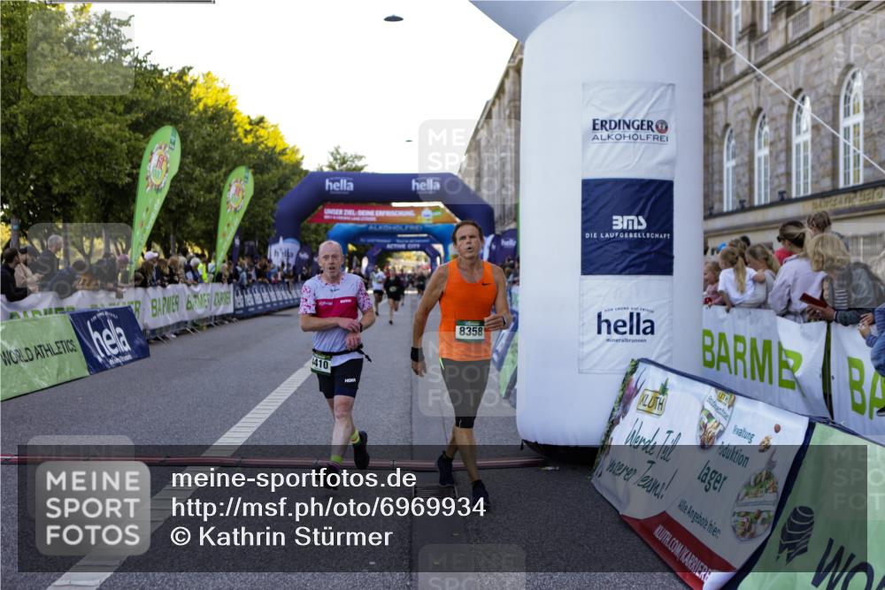 01.09.2024 - BARMER Alsterlauf Kathrin Stürmer Photography http://msf.ph/oto/6969934 01.09.2024 09:56:52 Ziel 2264, 2367, 2374, 2695, 2852, 2896, 2941, 2952, 3084, 3085, 3381, 3584, 3696, 3767, 3864, 3964, 4007, 4195, 4210, 4570, 4786, 4919, 5219, 8164, 2446, 2833, 3645, 3821, 4410, 8106, 8138, 8197, 8336, 8358, 8369 meine-sportfotos.de
