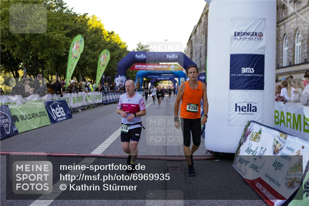 01.09.2024 - BARMER Alsterlauf Kathrin Stürmer Photography http://msf.ph/oto/6969935 01.09.2024 09:56:52 Ziel 2264, 2367, 2374, 2695, 2852, 2896, 2941, 2952, 3084, 3085, 3381, 3584, 3696, 3767, 3864, 3964, 4007, 4195, 4210, 4570, 4786, 4919, 5219, 8164, 2446, 2833, 3645, 3821, 4410, 8106, 8138, 8197, 8336, 8358, 8369 meine-sportfotos.de