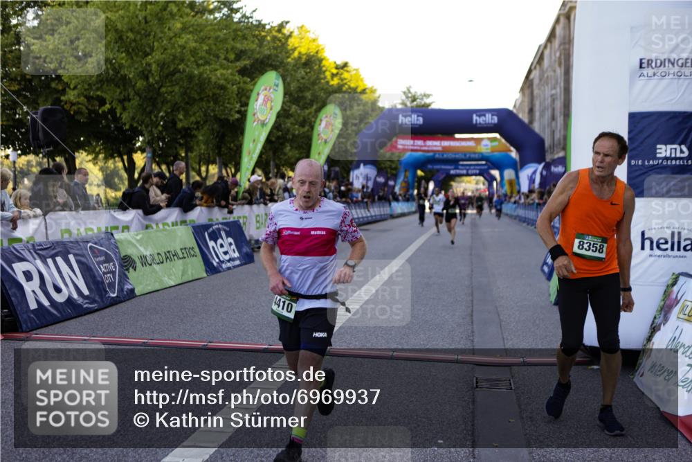 01.09.2024 - BARMER Alsterlauf Kathrin Stürmer Photography http://msf.ph/oto/6969937 01.09.2024 09:56:53 Ziel 2264, 2367, 2374, 2695, 2852, 2896, 2941, 2952, 3084, 3085, 3381, 3584, 3696, 3767, 3864, 3964, 4007, 4195, 4210, 4720, 4786, 4919, 5219, 2833, 3645, 3821, 4410, 8106, 8138, 8160, 8336, 8358 meine-sportfotos.de
