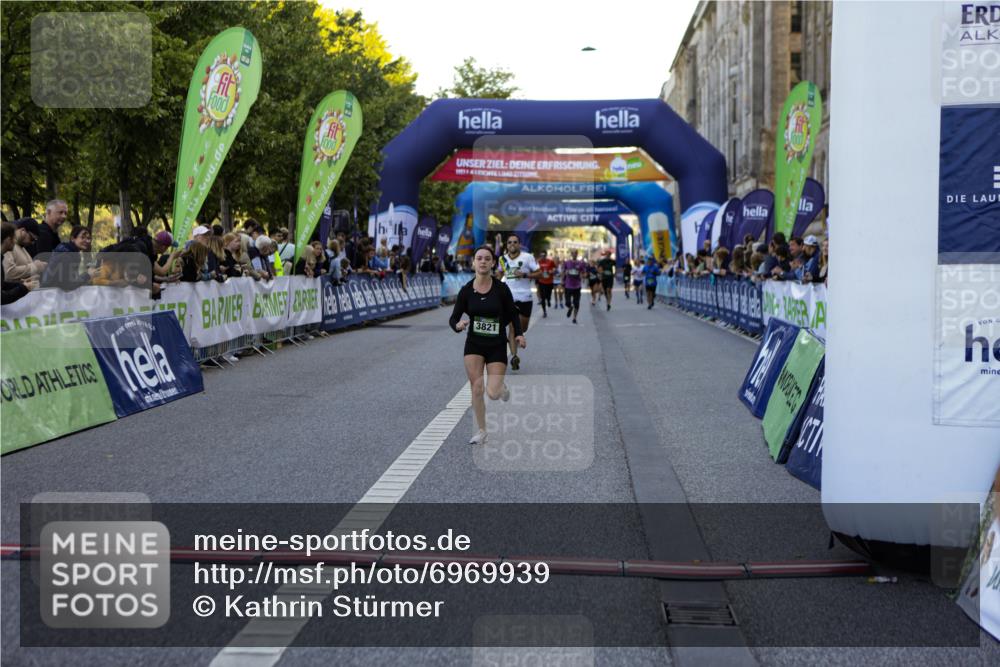 01.09.2024 - BARMER Alsterlauf Kathrin Stürmer Photography http://msf.ph/oto/6969939 01.09.2024 09:56:54 Ziel 2058, 2264, 2374, 2695, 2852, 2896, 2941, 2952, 3084, 3085, 3246, 3381, 3696, 3767, 3864, 3964, 4007, 4195, 4210, 4720, 4786, 4919, 5219, 2833, 3645, 3821, 4410, 8106, 8116, 8138, 8160, 8336, 8358 meine-sportfotos.de