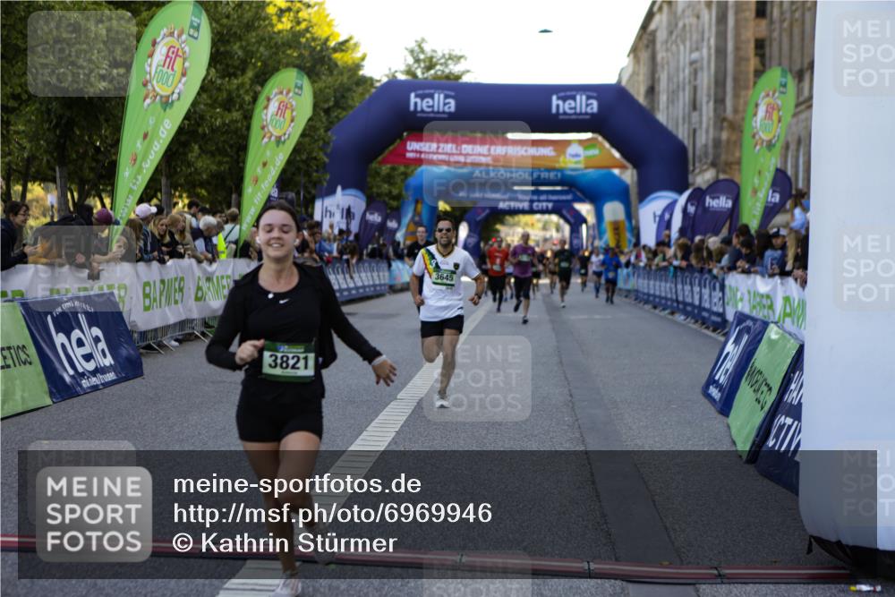 01.09.2024 - BARMER Alsterlauf Kathrin Stürmer Photography http://msf.ph/oto/6969946 01.09.2024 09:56:56 Ziel 2058, 2264, 2374, 2695, 2852, 2896, 2941, 2952, 3084, 3085, 3246, 3381, 3696, 3767, 3864, 3904, 3964, 4007, 4195, 4210, 4720, 4786, 4919, 5219, 2833, 3645, 3821, 4410, 8106, 8116, 8138, 8160, 8358 meine-sportfotos.de