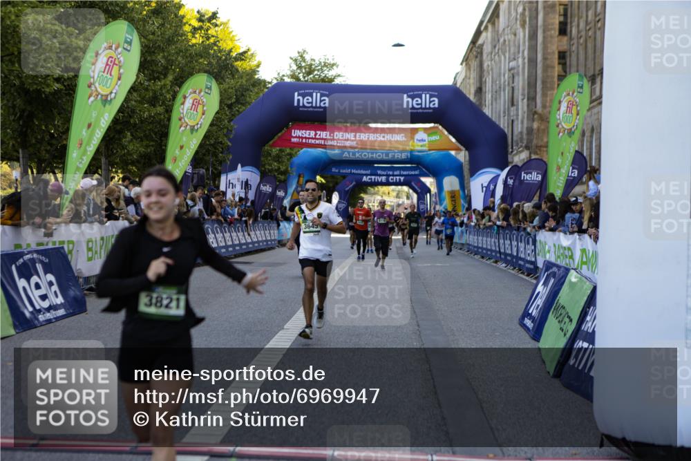 01.09.2024 - BARMER Alsterlauf Kathrin Stürmer Photography http://msf.ph/oto/6969947 01.09.2024 09:56:56 Ziel 2058, 2264, 2374, 2695, 2852, 2896, 2941, 2952, 3084, 3085, 3246, 3381, 3696, 3767, 3864, 3904, 3964, 4007, 4195, 4210, 4720, 4786, 4919, 5219, 2833, 3645, 3821, 4410, 8106, 8116, 8138, 8160, 8358 meine-sportfotos.de