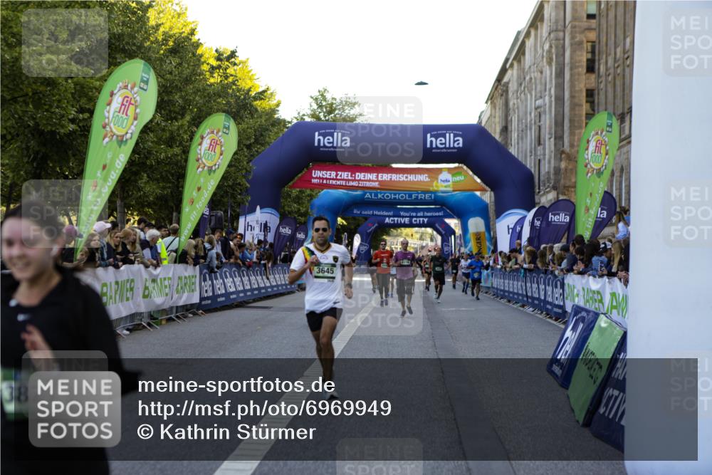 01.09.2024 - BARMER Alsterlauf Kathrin Stürmer Photography http://msf.ph/oto/6969949 01.09.2024 09:56:56 Ziel 2058, 2264, 2374, 2695, 2852, 2896, 2941, 2952, 3084, 3085, 3246, 3381, 3696, 3767, 3864, 3904, 3964, 4007, 4195, 4210, 4720, 4786, 4919, 5219, 2833, 3645, 3821, 4410, 8106, 8116, 8138, 8160, 8358 meine-sportfotos.de