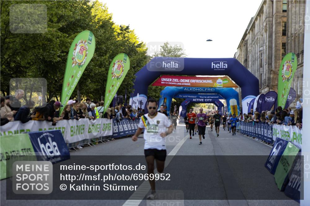 01.09.2024 - BARMER Alsterlauf Kathrin Stürmer Photography http://msf.ph/oto/6969952 01.09.2024 09:56:57 Ziel 2058, 2148, 2264, 2374, 2695, 2852, 2896, 2941, 2952, 3084, 3085, 3246, 3381, 3696, 3767, 3904, 4007, 4195, 4210, 4720, 4786, 4919, 5219, 2809, 3645, 3821, 4021, 4410, 8106, 8116, 8138, 8160, 8358 meine-sportfotos.de