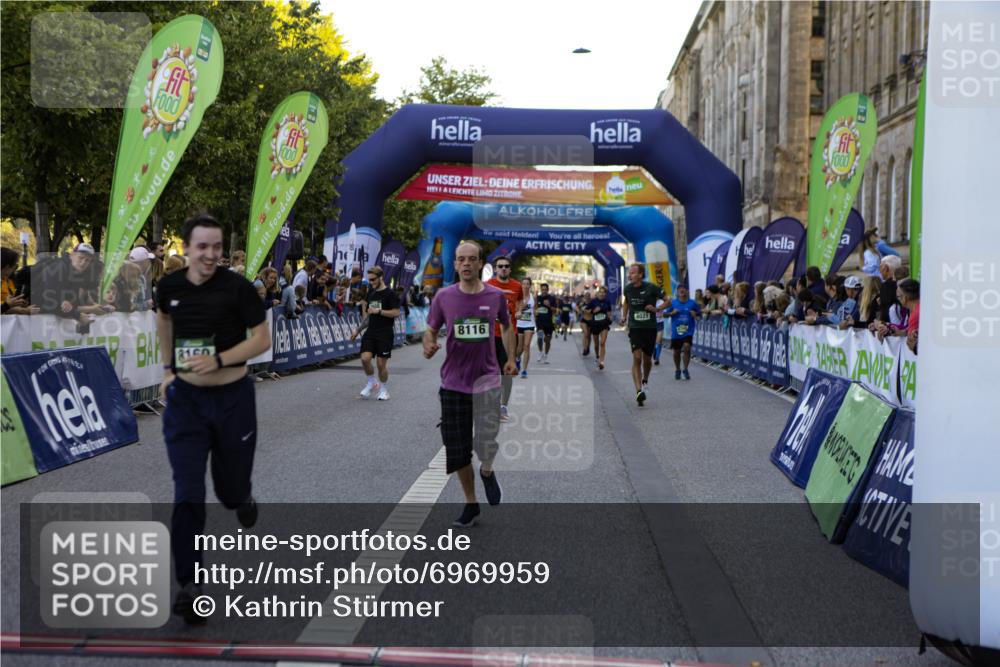 01.09.2024 - BARMER Alsterlauf Kathrin Stürmer Photography http://msf.ph/oto/6969959 01.09.2024 09:57:01 Ziel 2058, 2063, 2101, 2148, 2264, 2695, 2852, 2896, 2941, 2952, 3084, 3085, 3224, 3233, 3236, 3246, 3381, 3696, 3904, 4007, 4210, 4590, 4720, 4786, 5219, 8204, 2373, 2809, 3588, 3645, 3821, 3988, 4021, 4022, 4353, 4499, 4760, 5257, 8116, 8160 meine-sportfotos.de