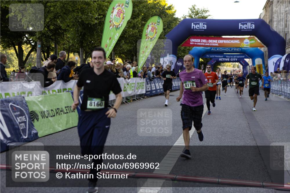 01.09.2024 - BARMER Alsterlauf Kathrin Stürmer Photography http://msf.ph/oto/6969962 01.09.2024 09:57:01 Ziel 2058, 2063, 2101, 2148, 2264, 2695, 2852, 2896, 2941, 2952, 3084, 3085, 3224, 3233, 3236, 3246, 3381, 3696, 3904, 4007, 4210, 4590, 4720, 4786, 5219, 8204, 2373, 2809, 3588, 3645, 3821, 3988, 4021, 4022, 4353, 4499, 4760, 5257, 8116, 8160 meine-sportfotos.de